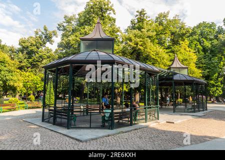 PLOVDIV, BULGARIA - 29 LUGLIO 2019: Padiglioni nel Giardino dello Zar Simeon a Plovdiv, Bulgaria Foto Stock