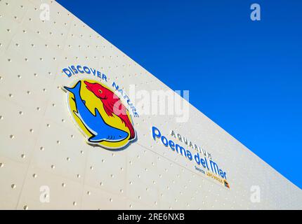 Las Palmas de Gran Canaria, Isole Canarie, Spagna, 2020 gennaio 28: Dettaglio architettonico della facciata dell'acquario marino poema del Mar, annuncio più recente Foto Stock