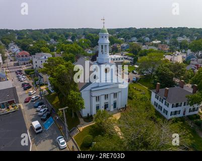 Vista aerea della First Congregational Church al numero 22 di Main Street nel centro storico di Rockport, Massachusetts, USA. Foto Stock