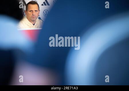 Wyong, Australia. 26 luglio 2023. Calcio, donne: Coppa del mondo, Germania, conferenza stampa: Parla Panagiotis 'Joti' Chatzialexiou, Direttore sportivo Nazionale squadre. Credito: Sebastian Christoph Gollnow/dpa/Alamy Live News Foto Stock