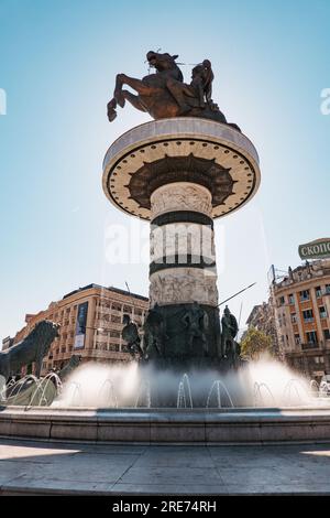 Una scultura di Alessandro Magno in Piazza Macedonia, Skopje, Macedonia del Nord Foto Stock