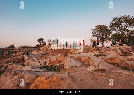 Tramonto sulla collina di Nebet Tepe, il sito delle antiche rovine di Plovdiv, Bulgaria Foto Stock