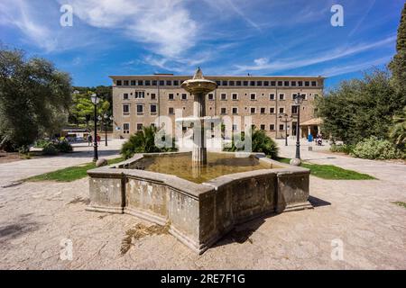 Santuario de Lluc, siglo XVII, plaza de los peregrinos,Escorca, Sierra de Tramuntana, Maiorca, Isole baleari, spagna, europa Foto Stock