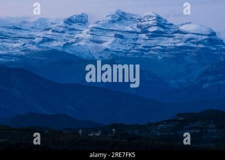 Las Tres Sorores, Treserols, Picos de Monte Perdido (3.355 m), Cilindro (3.328 m) e Añisclo (3.263 m) chiamati anche, quest'ultimo, Soum de Ramond, Ordes Foto Stock