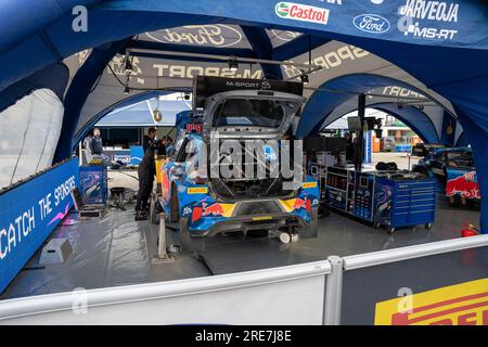 Tartu, Estonia - 07.20.2023: Auto OTT Tanak e Martin Jarveoja WRC al WRC Rally Estonia 2023 service Park Foto Stock