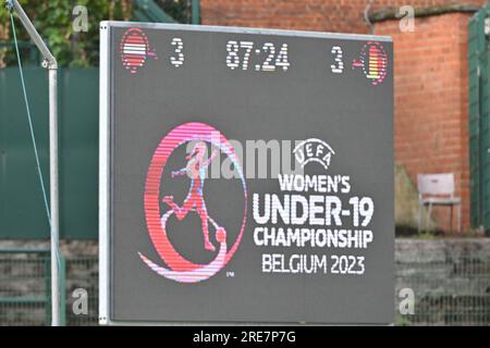 La Louviere, Belgio. 24 luglio 2023. Tabellone di valutazione raffigurato durante una partita di calcio femminile tra le squadre nazionali Under 19 dell'Austria e del Belgio al Torneo finale UEFA Women's Under-19 EURO nella terza giornata del gruppo A lunedì 24 luglio 2023 a la Louviere, in Belgio . Credito: Sportpix/Alamy Live News Foto Stock