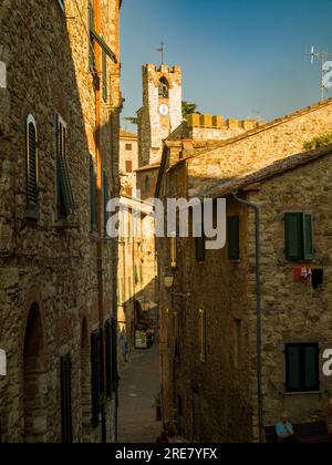 suvereto, toscana, strade d'estate Foto Stock