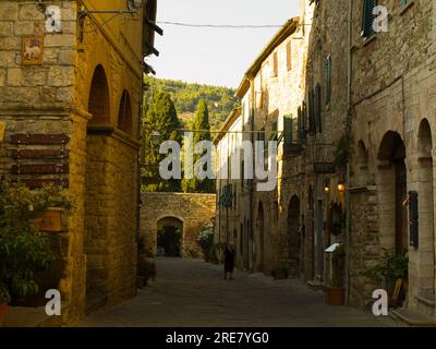 suvereto, toscana, strade d'estate Foto Stock