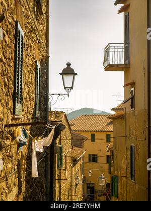 suvereto, toscana, strade d'estate Foto Stock