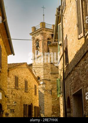 suvereto, toscana, strade d'estate Foto Stock