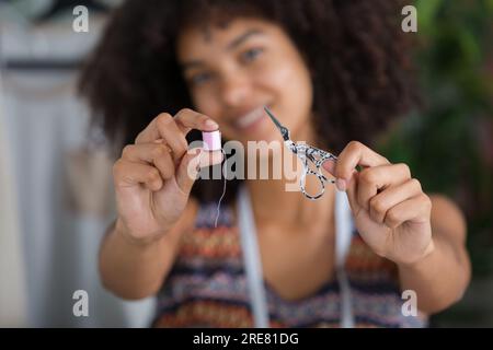 bobina e forbici da tenere su misura Foto Stock