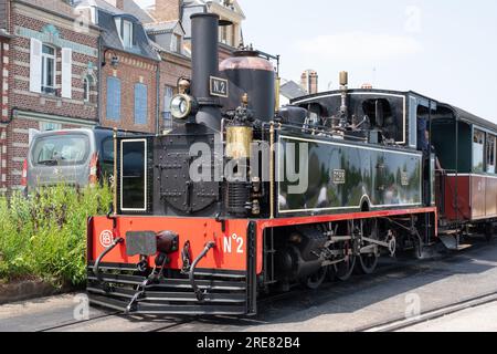 Chemin de Fer de la Baie de somme, locomotiva numero 2 che lascia St Valery sur somme Foto Stock