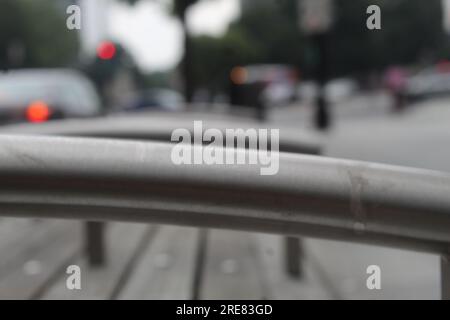 Una foto ravvicinata di un parapetto su una panchina a Washington DC. Foto Stock