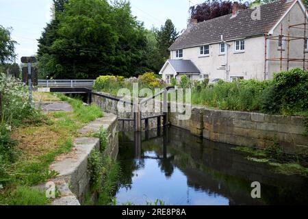 La chiusa di Campbells e la vecchia chiusa nella sezione interna del Canale Newry fuori Scarva Foto Stock