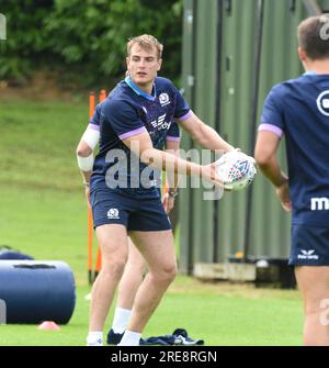 Oriam Sports Centre Edinburgh.Scotland, Regno Unito. 26 luglio 2023. Sessione di allenamento della Scotland Rugby Team per la famosa partita della Grouse Nations Series contro l'Italia sabato 29 luglio 23. Stafford McDowall (centro dei Glasgow Warriors) debutta in Scozia. Crediti: eric mccowat/Alamy Live News Foto Stock