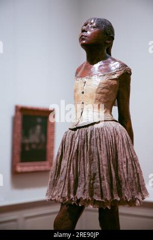 The Little Fourteen Year Old Dancer 1888 ( bronzo, nastro, tulle ) Edgar Degas 1834-1917 Francia francese Foto Stock