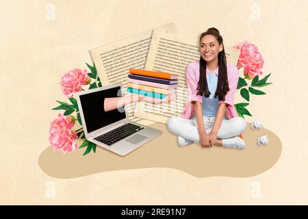 Immagine collage di una graziosa studentessa seduta che studia la mano elibrare dal display del laptop, tenere i libri isolati su sfondo beige Foto Stock