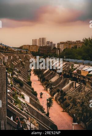 Vedute generali della tenuta residenziale di Alexandra Road, conosciuta come Alexandra e Ainsworth, ma più comunemente chiamata Rowley Way. Foto Stock