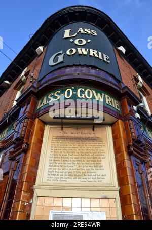 Archivio: Manchester, Regno Unito, lass o'gowrie, famoso vecchio pub o pub pubblico, minaccia di chiusura nel 2014, ma ancora aperto nel 2023, pub irlandese Foto Stock