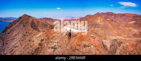 Faro di Entallada (Faro de la Entallada) in una mattinata di sole, Fuerteventura, isole Canarie, Spagna. Vista del Faro de la Entallada, Spagna. Foto Stock