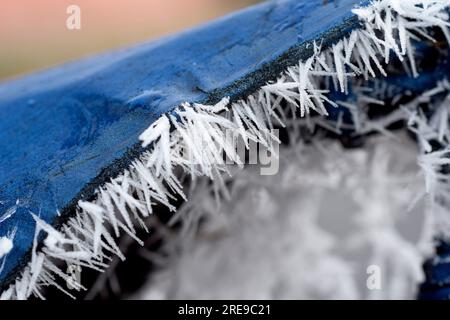 cristalli di ghiaccio su una bicicletta Foto Stock