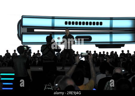 Seoul, Corea del Sud. 26 luglio 2023. Le persone partecipano all'evento Samsung "Galaxy Unpacked", in cui vengono lanciati nuovi prodotti, tra cui gli smartphone pieghevoli di quinta generazione, a Seul, Corea del Sud, il 26 luglio 2023. Crediti: Yang Chang/Xinhua/Alamy Live News Foto Stock