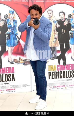 Enrico Brignano beim Photocall zum Kinofilm 'una commedia pericolosa' im Hotel le Méridien Visconti. ROM, 26.07.2023 Foto Stock