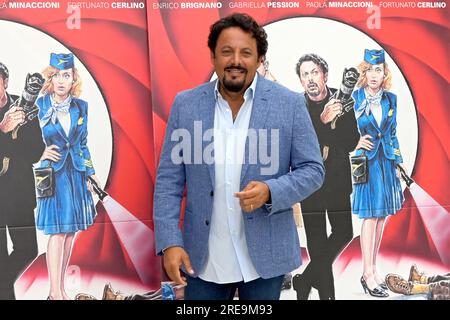 Enrico Brignano beim Photocall zum Kinofilm 'una commedia pericolosa' im Hotel le Méridien Visconti. ROM, 26.07.2023 Foto Stock