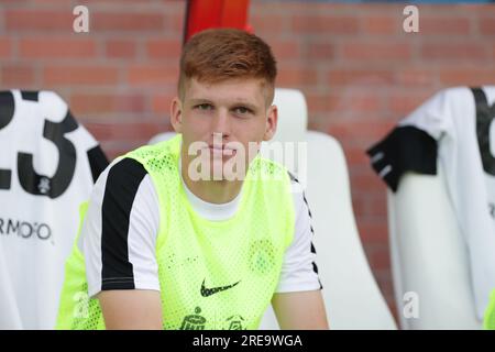 Jordan Majchrzak di Puszcza Niepolomice visto durante la partita di calcio polacca PKO Ekstraklasa League 2023/2024 tra Widzew Lodz e Puszcza Niepolomice allo stadio municipale Widzew Lodz . Punteggio finale; Widzew Lodz 3:2 Puszcza Niepolomice. Foto Stock