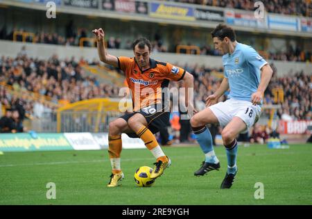 Nenad Milijas di Wolverhampton Wanderers e Gareth Barry di Manchester City - Barclays Premier League - Wolverhampton Wanderers contro Manchester City 30 Foto Stock