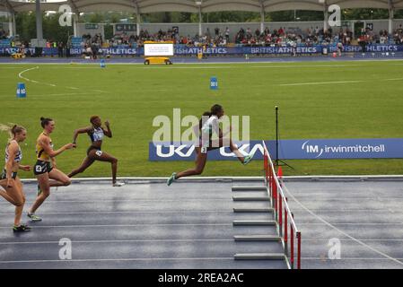 Manchester, Inghilterra 8 luglio 2023 Campionato britannico di atletica leggera e prova per i Campionati del mondo di Budapest. Cindy SEMBER sulla strada per vincere l'oro l'evento si è svolto presso la Manchester Regional Arena, Inghilterra ©Ged Noonan/Alamy Foto Stock