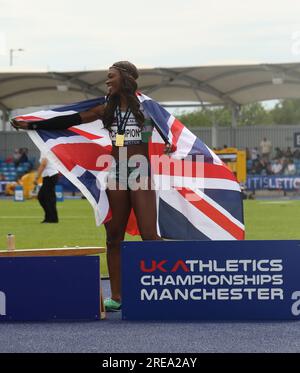 Manchester, Inghilterra 8 luglio 2023 Campionato britannico di atletica leggera e prova per i Campionati del mondo di Budapest. CindySEMBER (Centre) ha vinto l'oro l'evento si è svolto presso la Manchester Regional Arena, Inghilterra ©Ged Noonan/Alamy Foto Stock