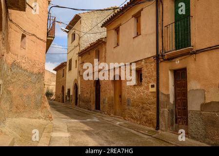 Dettagli del villaggio di Bovera in un pomeriggio primaverile (Les Garrigues, Lleida, Catalogna, Spagna) ESP: Detalles del pueblo de Bovera (Lérida, España) Foto Stock