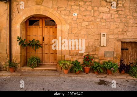 Dettagli del villaggio di Bovera in una mattina di primavera (Les Garrigues, Lleida, Catalogna, Spagna) ESP: Detalles del pueblo de Bovera (Lérida, España) Foto Stock