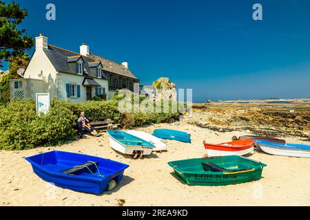 Sulla strada nella bella Bretagna a Pors Hir - Plougrescant - Francia Foto Stock