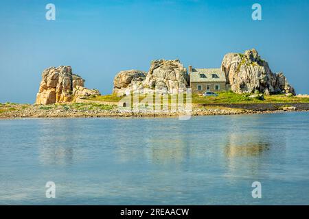 Sulla strada nella bella Bretagna a Pors Hir - Plougrescant - Francia Foto Stock