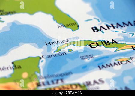 mappa mondiale di cuba con miami, bahamas, l'avana, haiti e giamaica in primo piano Foto Stock