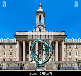 L'edificio Old Main nel campus della Penn state University Foto Stock