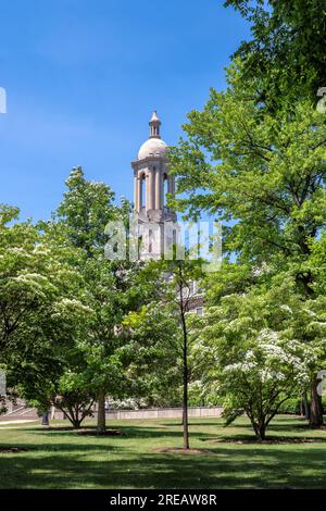 L'edificio Old Main nel campus della Penn state University Foto Stock