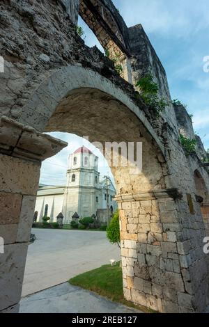 Sito patrimonio dell'umanità dell'UNESCO e area importante per i cittadini della provincia di Oslob e Cebu, splendide strutture storiche, vicino al mare, Foto Stock