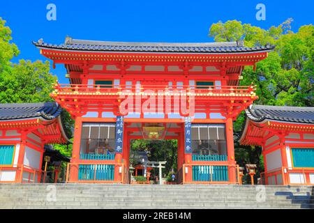 Santuario Yasaka in verde fresco Foto Stock