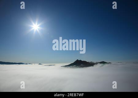 Lago Mashu in nebbia Foto Stock