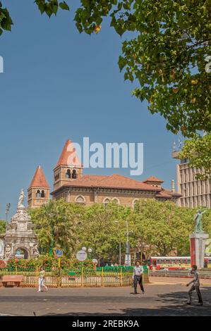 04 04 2011 Vintage Flora Fountain e Hutatma chowk davanti all'edificio coloniale BSNL Fort Mumbai Maharashtra India Asia. Foto Stock