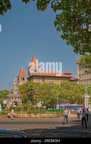 04 04 2011 Vintage Flora Fountain e Hutatma chowk davanti all'edificio coloniale BSNL Fort Mumbai Maharashtra India Asia. Foto Stock