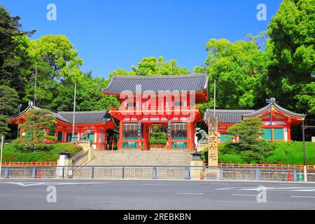 Santuario Yasaka in verde fresco Foto Stock