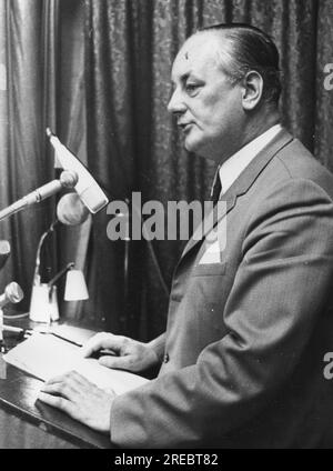 Thadden, Adolf von, 7.7.1921 - 16.7,1996, politico tedesco (Partito Nazionaldemocratico di Germania), ADDITIONAL-RIGHTS-CLEARANCE-INFO-NOT-AVAILABLE Foto Stock