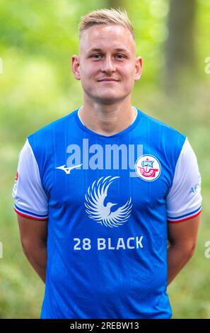 PRODUZIONE - 20 luglio 2023, Meclemburgo-Pomerania occidentale, Bad Doberan: Kai Pröger del FC Hansa Rostock. Foto: Jens Büttner/dpa - NOTA IMPORTANTE: In conformità ai requisiti della DFL Deutsche Fußball Liga e del DFB Deutscher Fußball-Bund, è vietato utilizzare o far utilizzare fotografie scattate nello stadio e/o della partita sotto forma di immagini di sequenza e/o serie di foto simili a video. Foto Stock