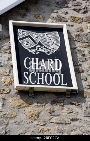 Cartello per Chard Preparatory School nella città vecchia, Chard, Somerset, UK, Europe. Foto Stock