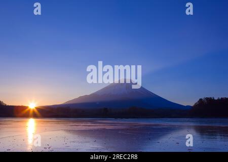 Alba e Lago Shojin sul Monte Foto Stock