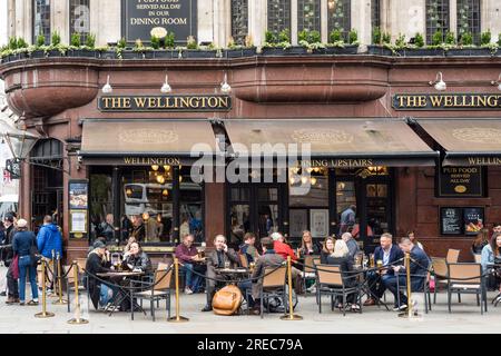 The Wellington Pub, The Strand, Londra, Regno Unito Foto Stock